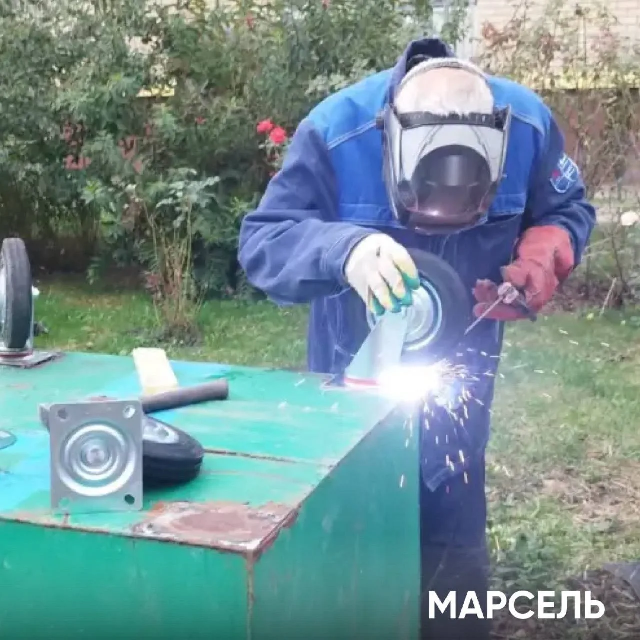 Провели реставрацию и сварочный ремонт мусорных контейнеров.