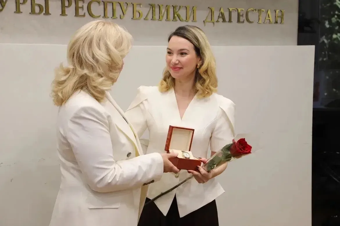 Мадина Рамазанова награждена именными часами Главы Дагестана

Директор Дома культуры Кизилюрта Мадин