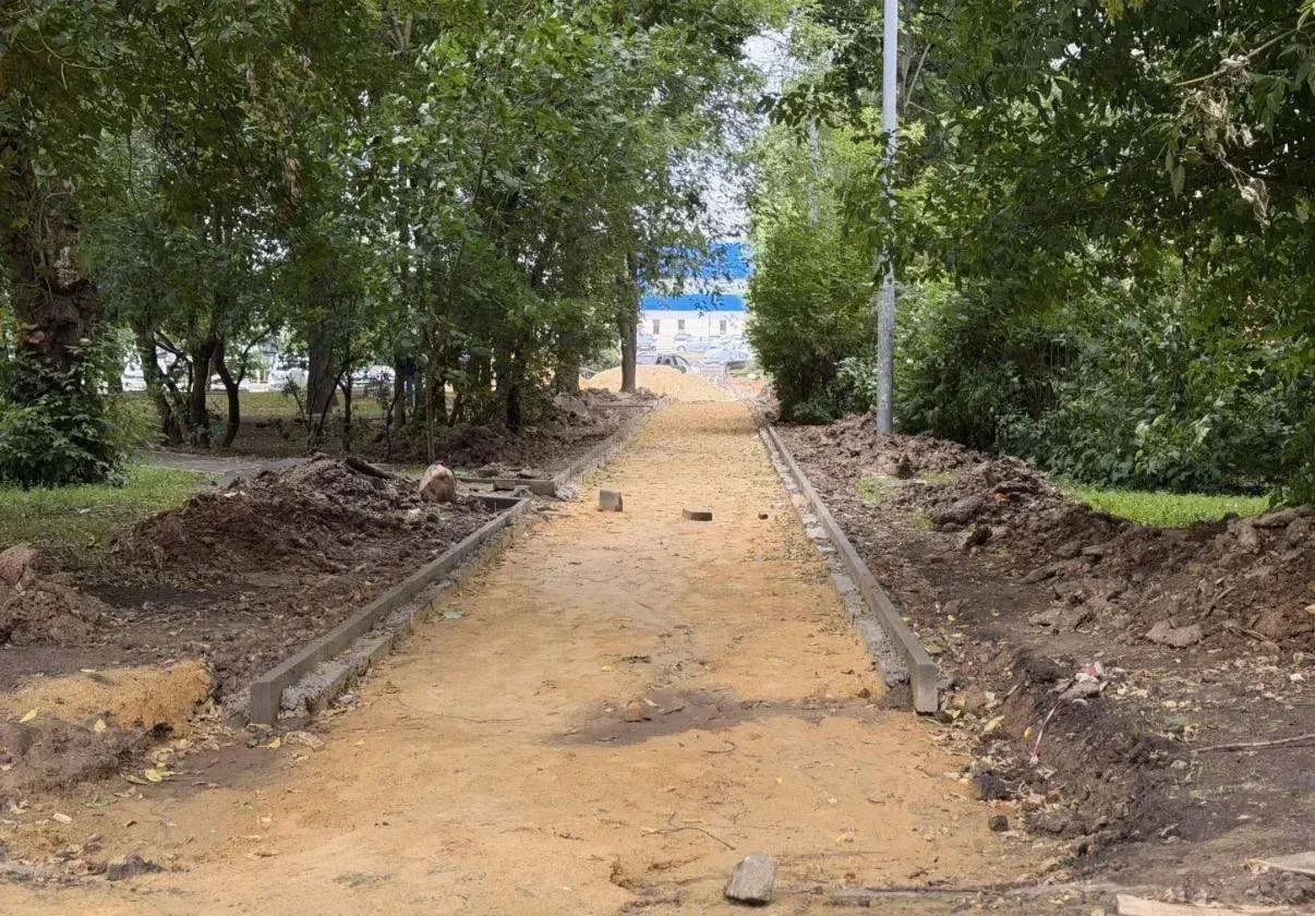 Во дворе на Советской улице завершили треть работ по благоустройству