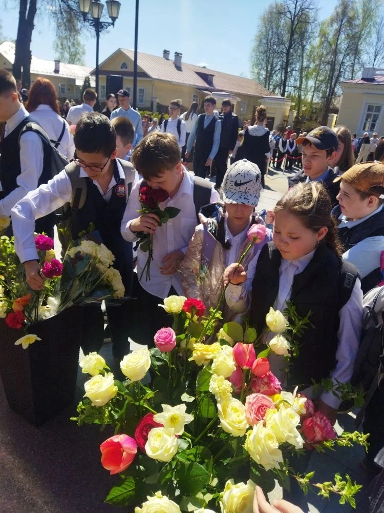 Сегодня, 7 мая, в День рождения великого русского композитора Петра Ильича Чайковского, ученики 5б к