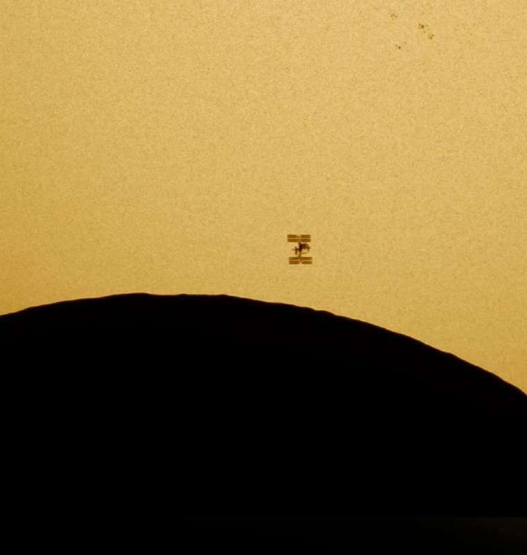 Уникальный кадр! 🛰️ ☀️
