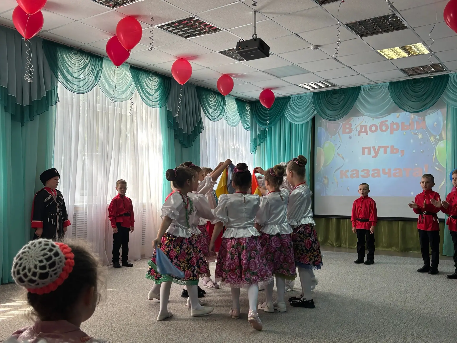 Казачий выпускной прошел в детском саду №4 станицы Бриньковской  В казачьем детском саду «Веселый ру