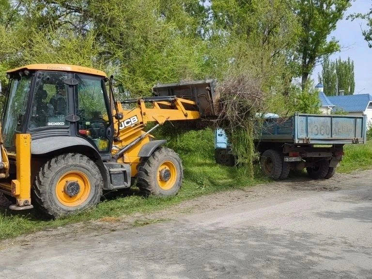 Депутат городской Думы, член фракции «ЕДИНАЯ РОССИЯ» Игорь Сафронкин совместно с активн...