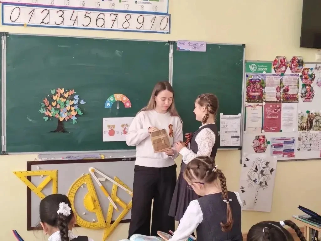 📣 Игровое занятие «Волшебный мир эмоций» прошло во 2 «Б» классе.  Педагог-психолог А.С. Сизоненко пр