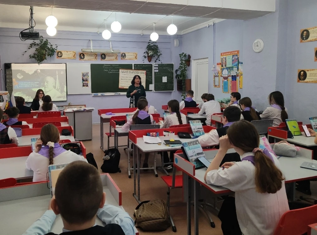 📖💫 ЗАСЕДАНИЕ ЛИТЕРАТУРНОГО КЛУБА КО ДНЮ КОСМОНАВТИКИ   📚✨ В рамках "Чтецких программ" состоялось зас