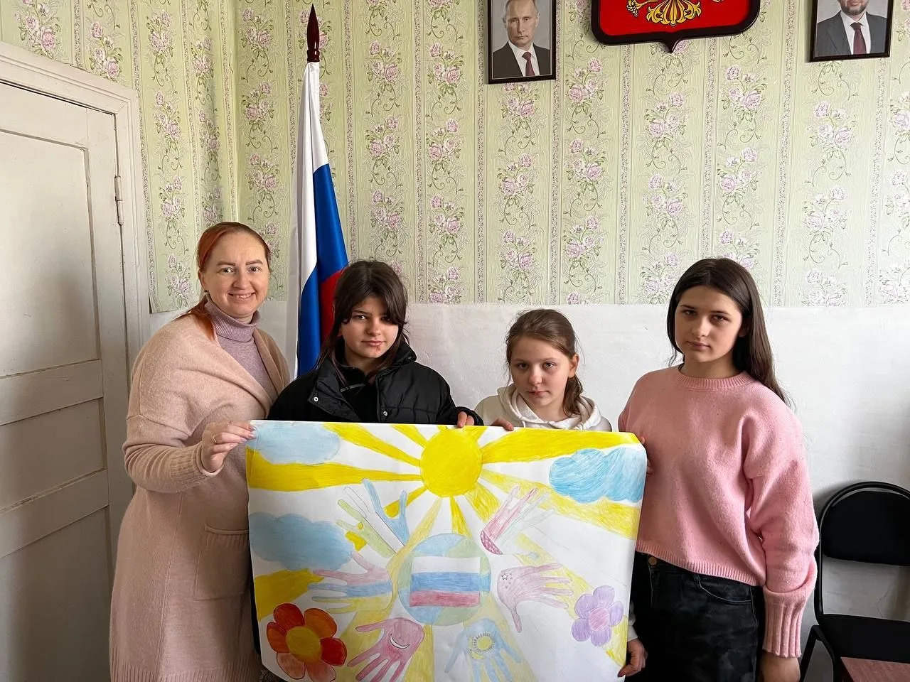 Патриотический час ко  Дню России. Этот праздник достаточно новый, уходит корнями в историю России. 