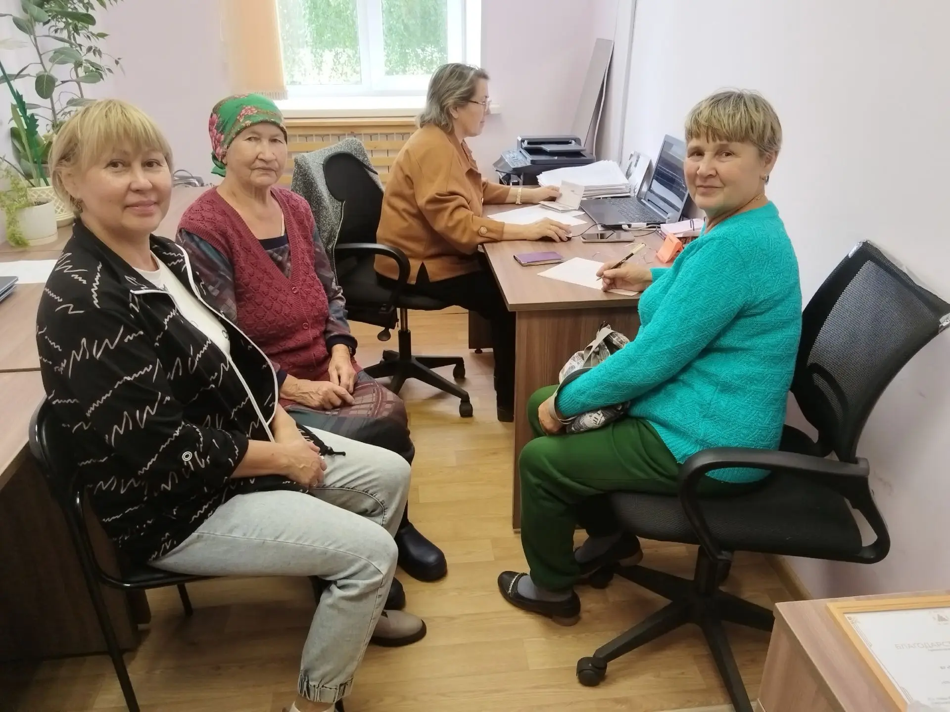 В Ядринском КЦСОН помогают осваивать цифровое пространство