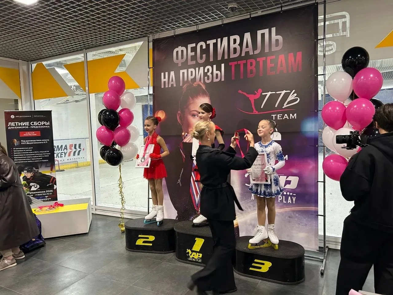#Наши_звёздочки
⛸️ Лёд, спорт и победа. Вика — бронзовый призёр: достойное завершение сезона

Знаете