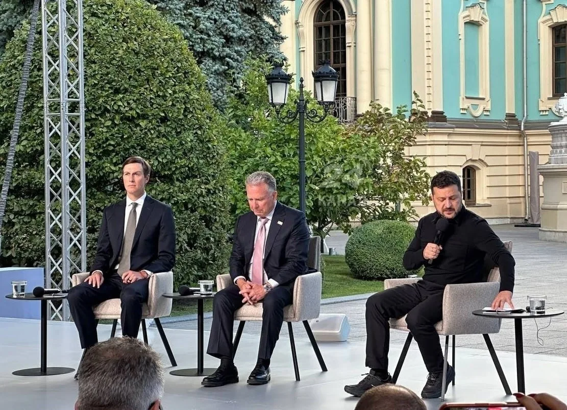 ⚡️👔 Зеленский вновь заявил о неготовности к территориальным уступкам в Донбассе