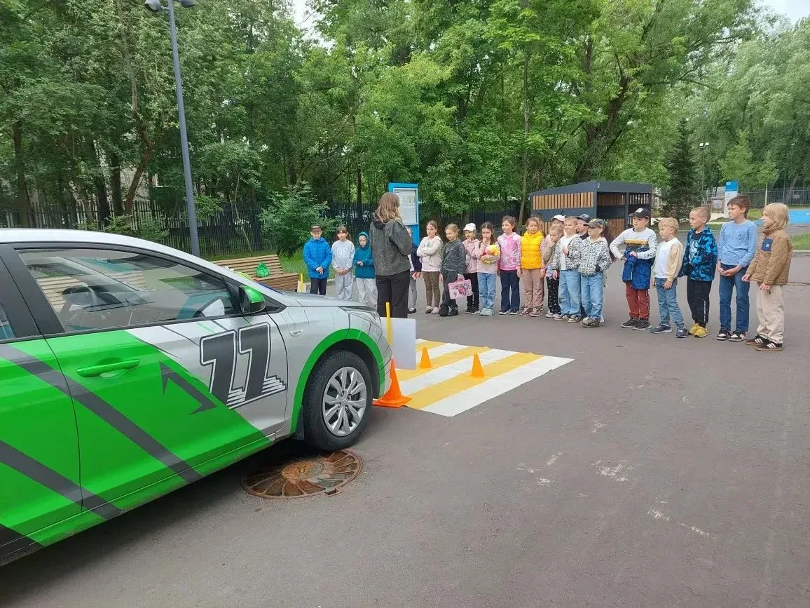 🚦👧👦 Правила дорожного движения — важная часть летних каникул!

Ребята из летнего клуба «Каникулы 