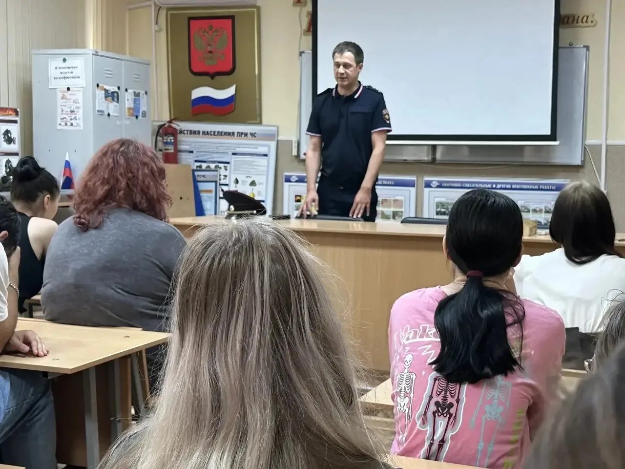 В «Армавирском техникуме технологии и сервиса» состоялась беседа «Административная и уголовная ответ