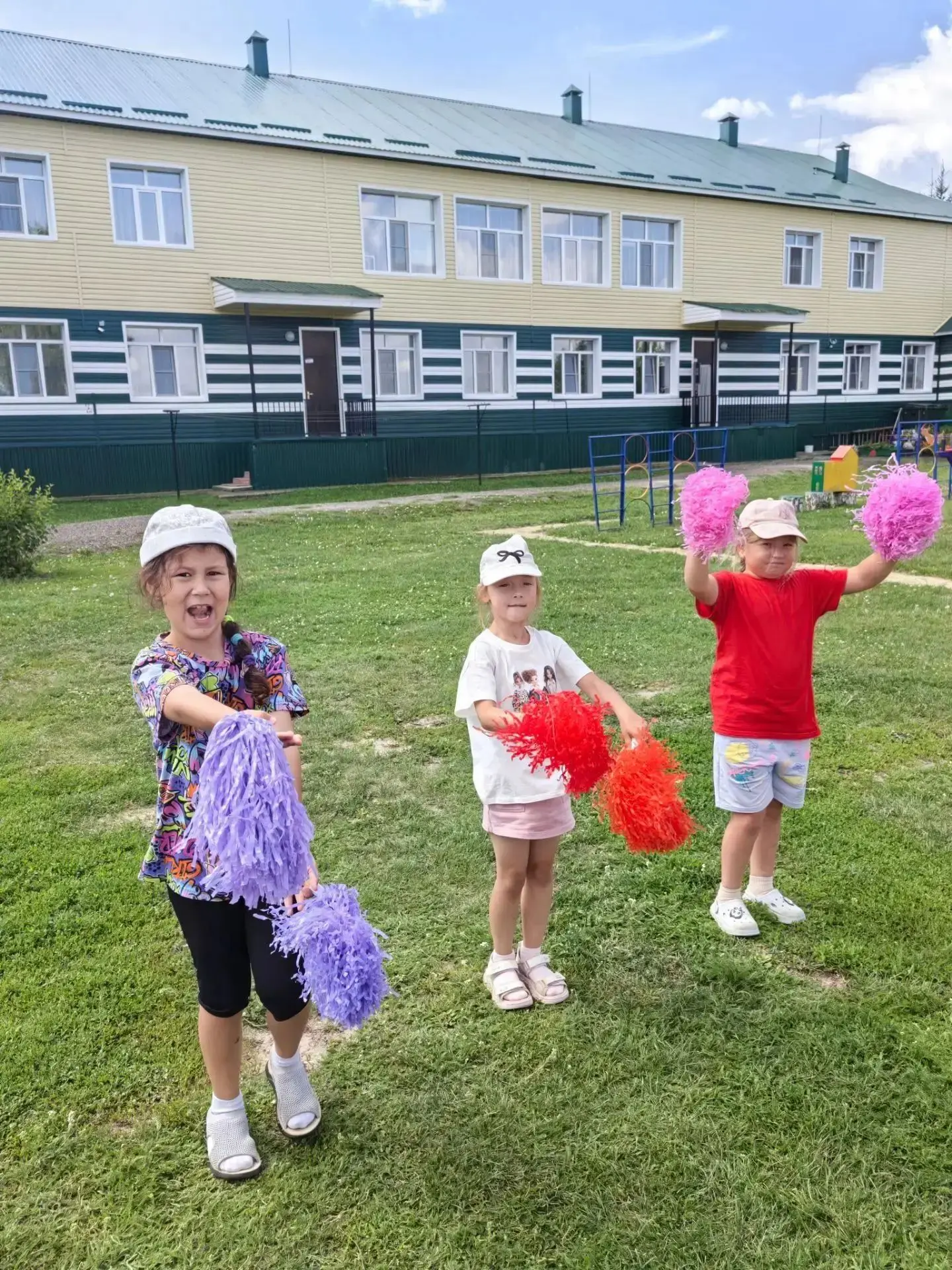 Для детей футбол — это не только активный отдых, но и укрепление здоровья, развитие их ...