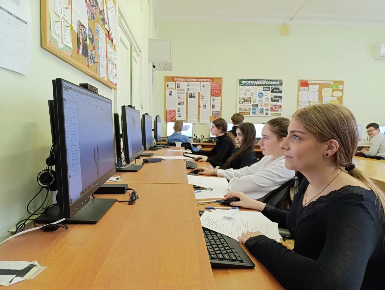 💻 ИТ-марафон: финал позади, а эмоции — всё ещё с нами!  На этой неделе учащиеся 7–9 классов ИТ-верти
