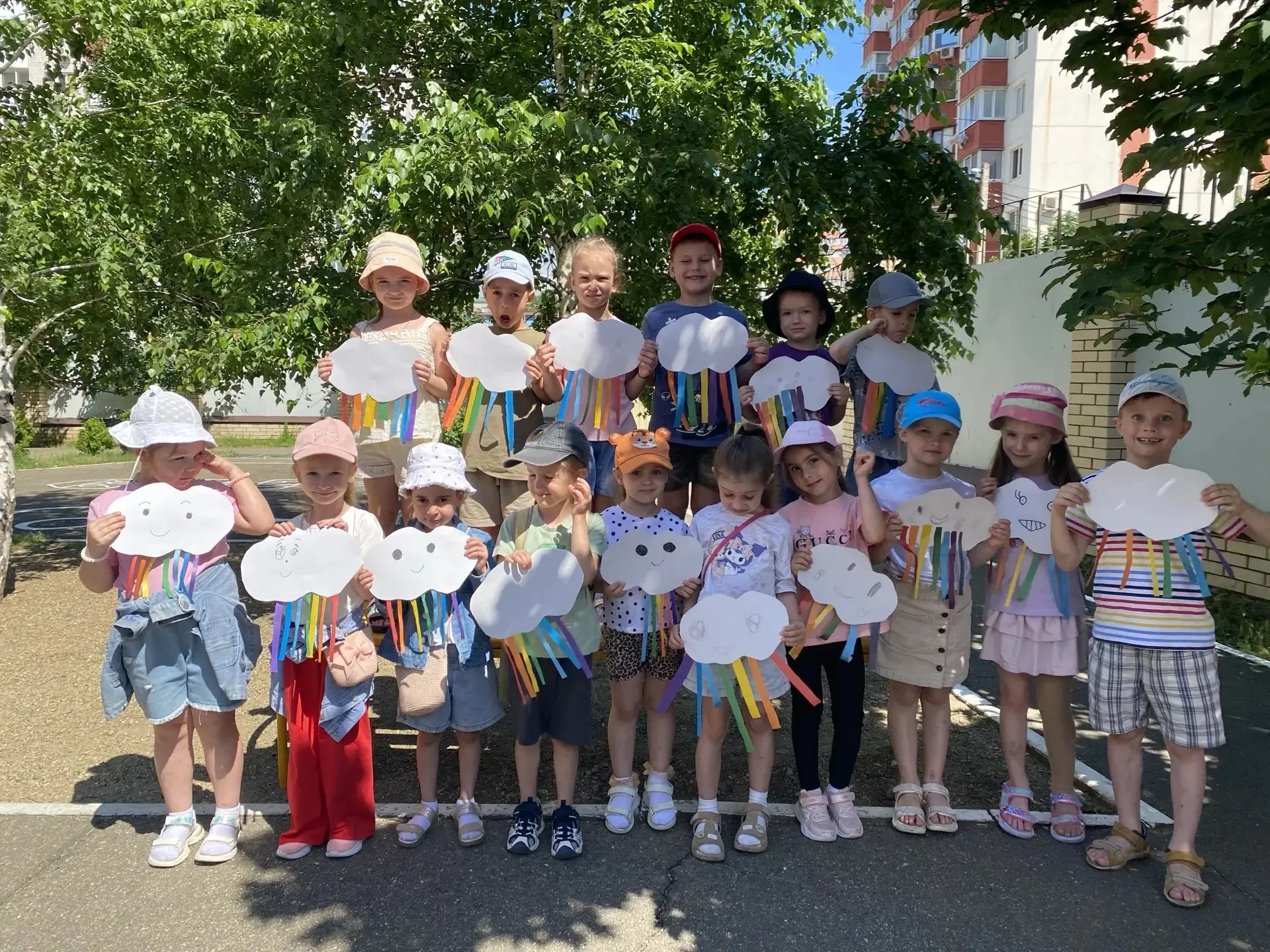 Сегодня в группе «Звёздочки» прошло занятие-развлечение на тему «Радуга в детском саду:праздник свет