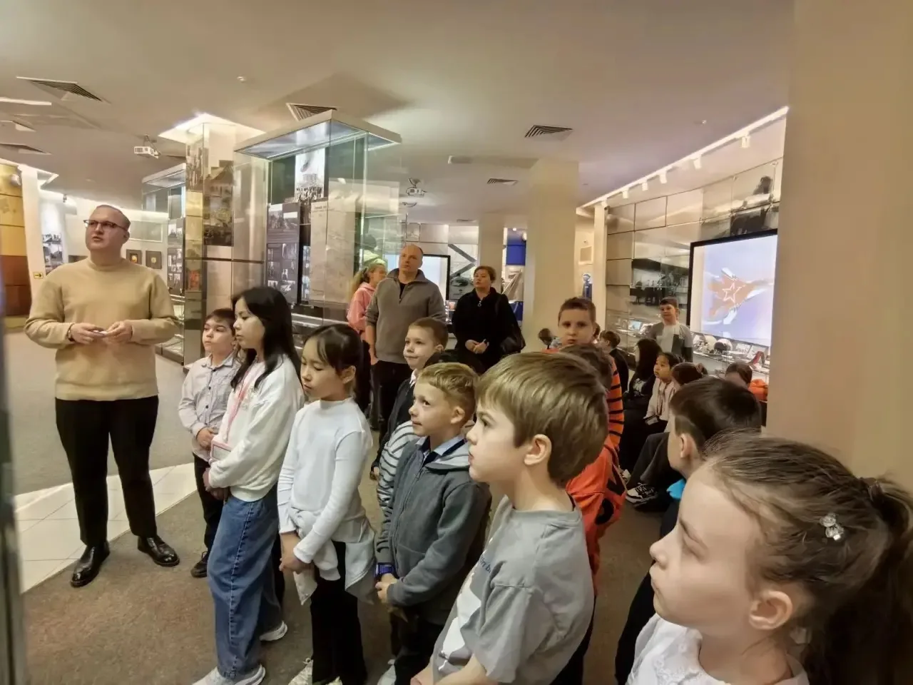 В музее Героев: урок мужества для второклассников  ✅ Ученики 2 «К» побывали в музее Героев Советског
