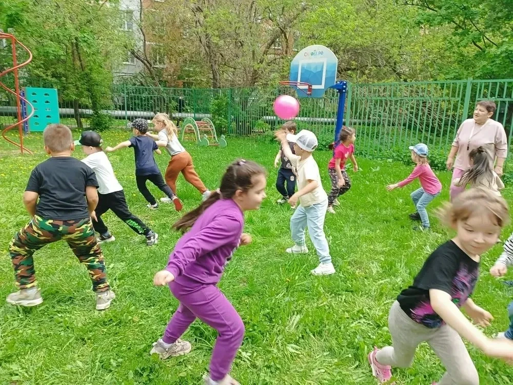 В Дошкольном отделении «Катюша» прошли соревнования под девизом «Мы одна большая семья». 

Программа
