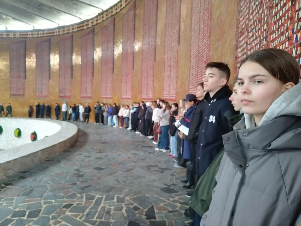 С 15 по 18 апреля ребята из 10 и 9м классов приняли участие в ХI Всероссийском проекте "Сыны и дочер