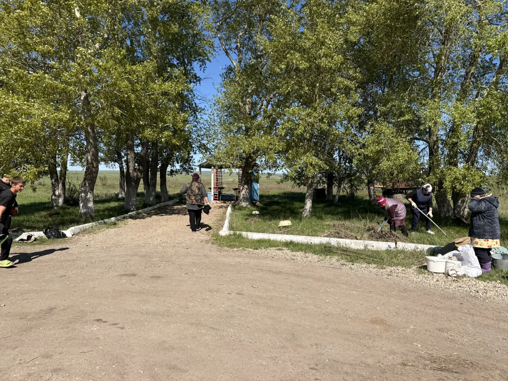 Родник обрёл новую жизнь: совместными усилиями.Благодаря совместной работе депутатов, а...