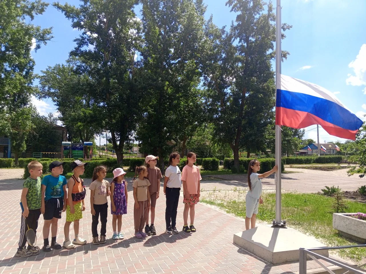 День девятый 
Сегодня в пришкольном лагере "Крепыш" прошёл насыщенный и яркий день, наполненный разн