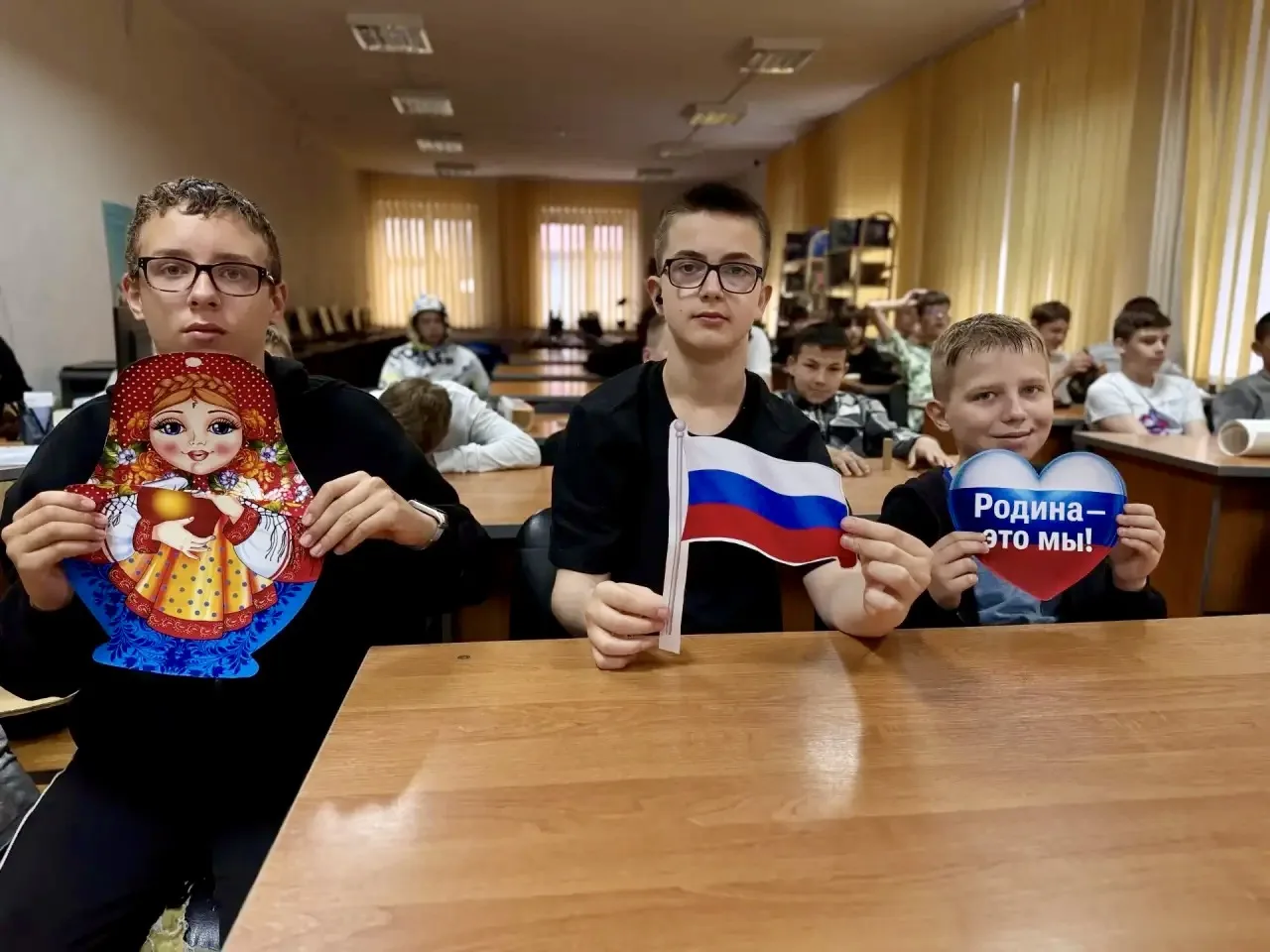 ⚓️ЛАГЕРЬ ГБОУ КО КШИ «АПКМК». ДЕНЬ 9️⃣

🇷🇺 РОДИНА МОЯ - РОССИЯ! 🇷🇺

В преддверии Дня России в пр