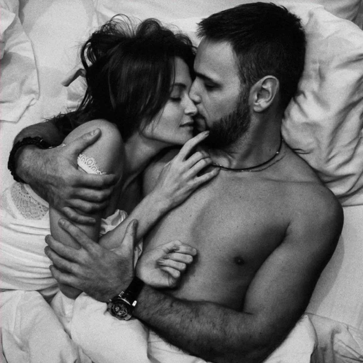 5 способов, чтобы страсть не угасала 

❤️ Разговаривайте честно
Делитесь фантазиями, желаниями и даж