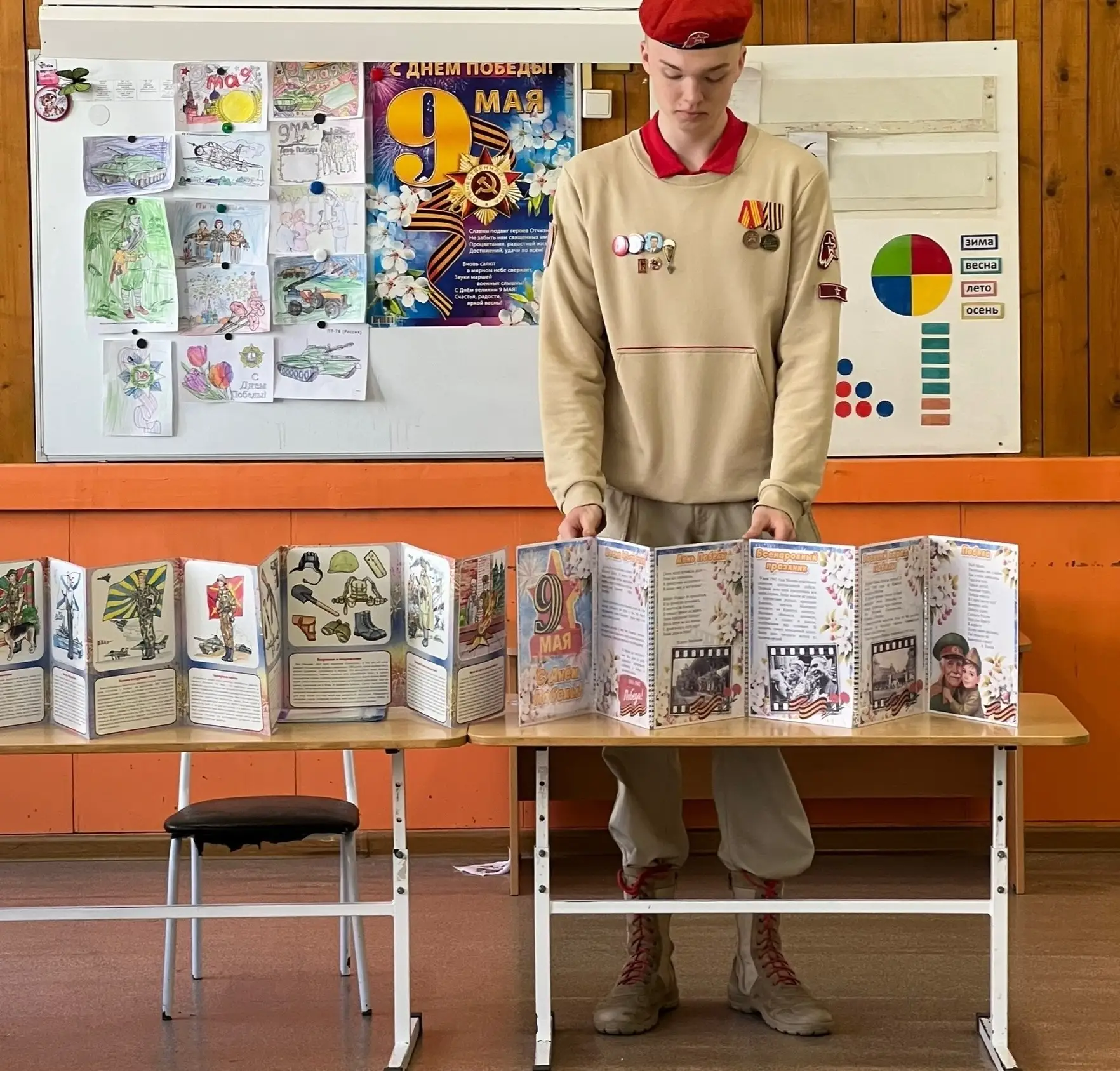 🎗️Накануне Дня Победы в гости к детям  средней группы «Смородинка» и подготовительной группы «Ягодк