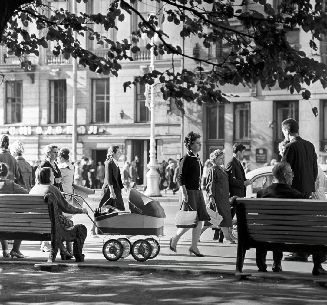 Ленинградцы на Невском проспекте, 1965