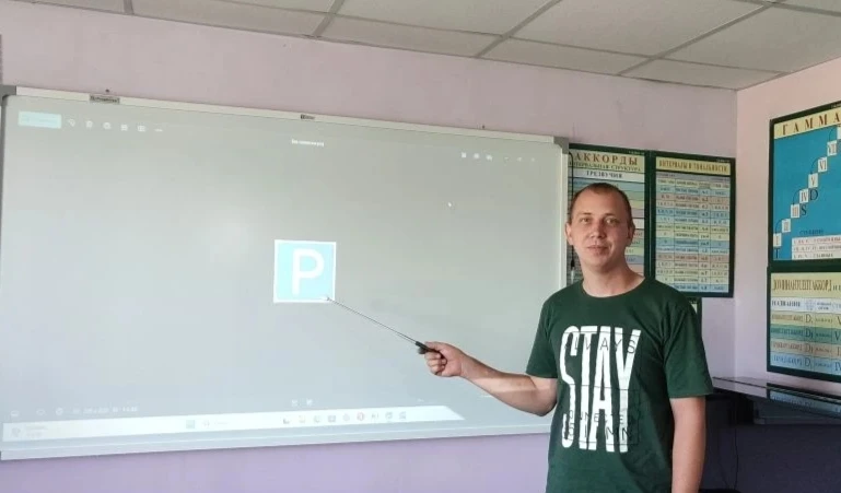 🛑Познавательно-игровой час "Угадай дорожный знак" для учащихся прошел в Новоайдарской ...