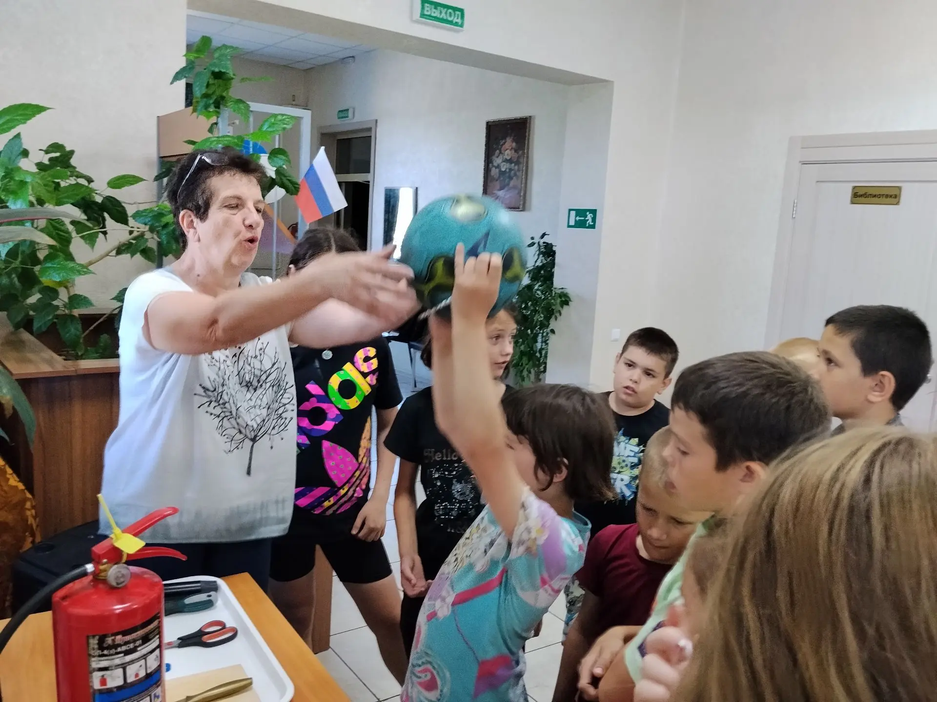 «У меня растут года, будет и семнадцать. Где работать мне тогда, чем заниматься?»  Эти известные стр