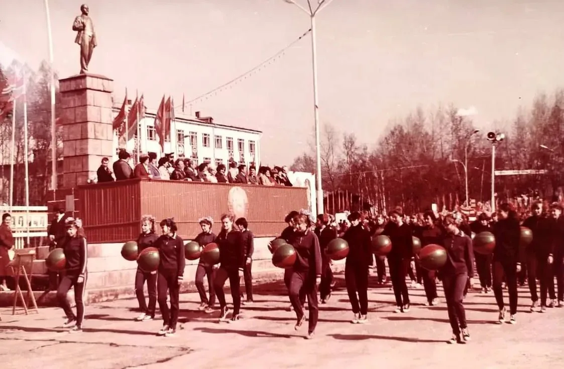 Утро доброе! Удивительно солнечное, оптимистично безоблачное, обещающее наконец-то по-настоящему лет
