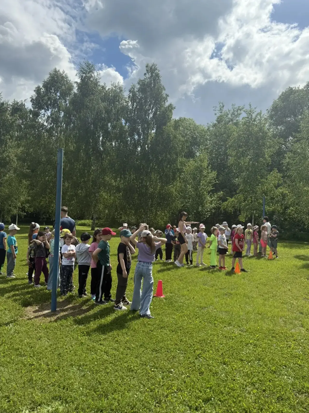 Лето, дружба, спорт!🏀 
На стадионе «Липки» прошли спортивные эстафеты, посвященные Дню защиты детей