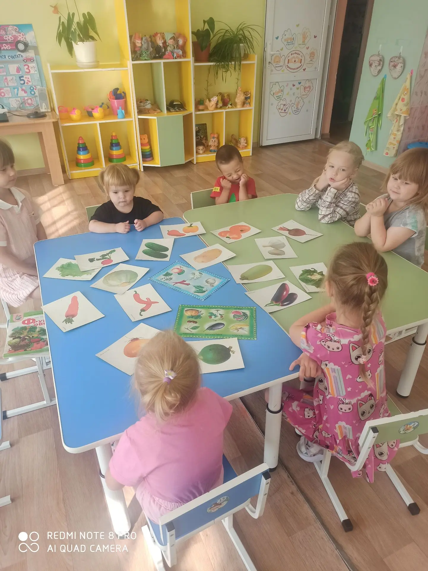 Сегодня воспитатели провели с воспитанниками увлекательную беседу на тему «Овощи». Заня...