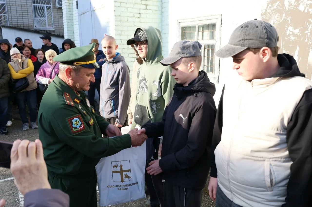 ❤ Провожаем наших героев! Сегодня утром с особым чувством провожали в армию 28 наших парней — они от