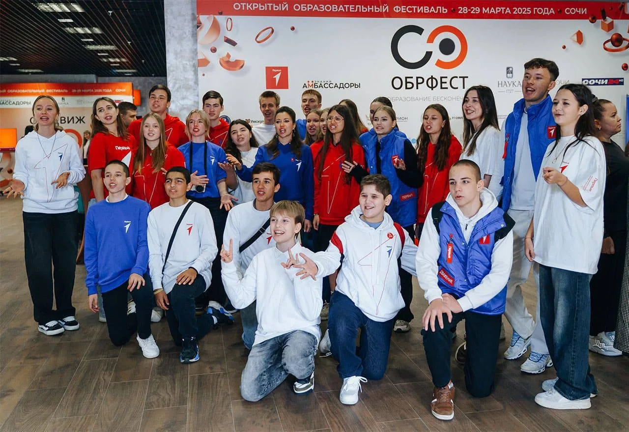 ❤️💙🤍  ⭐️Присоединяйся к нашему событию!   Завтра к нам в лицей приезжает гость — ученик 9 гимназии, 