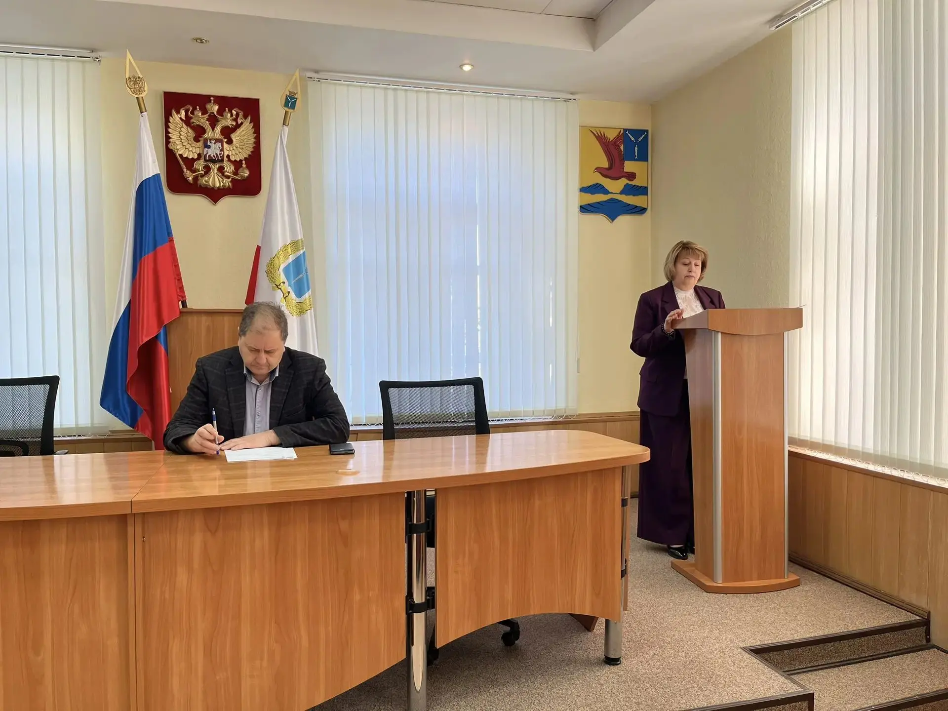 Сегодня глава Озинского района Дмитрий Перин провёл очередное постоянно действующее сов...