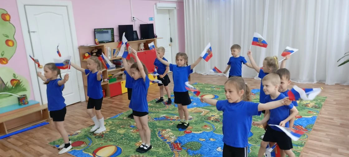 Сегодня в нашем детском саду "Одуванчик" прошёл праздник под названием Россия- наш общий дом. Ребята