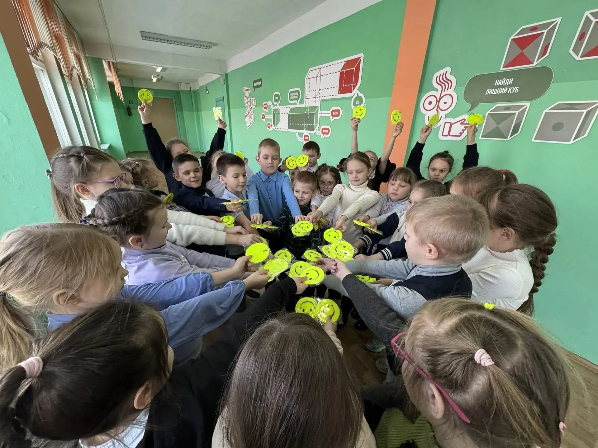 Маячки безопасности для самых маленьких: в Школе прошел праздник дорожной безопасности!  Безопасност