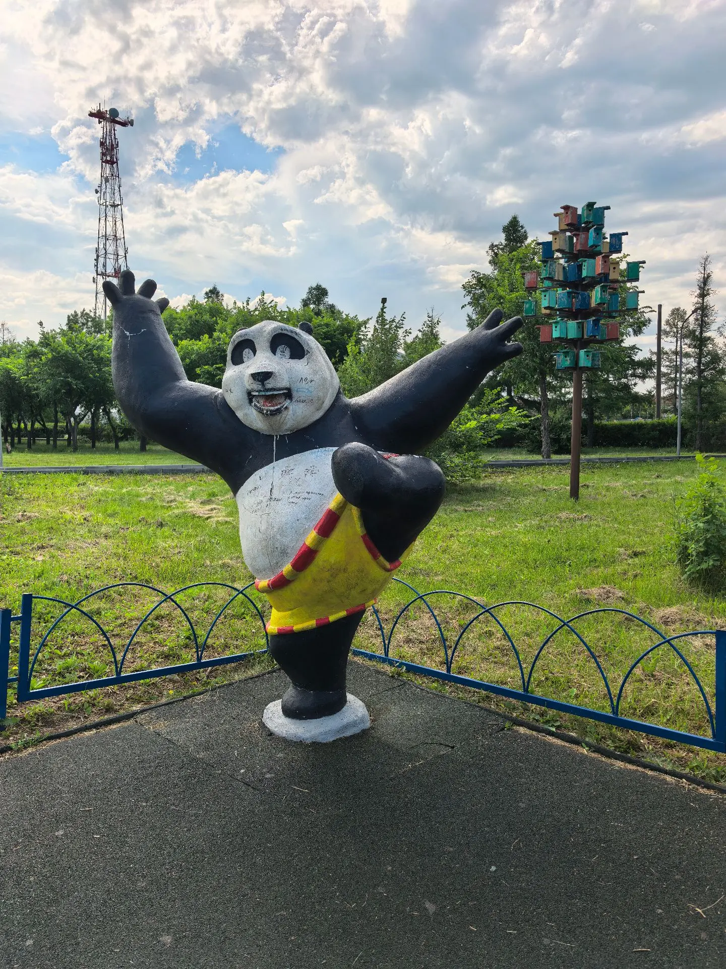 Сегодня отмечаем День железобетонной панды! 🐼

Слышали о таком празднике? Конечно нет, ведь его при