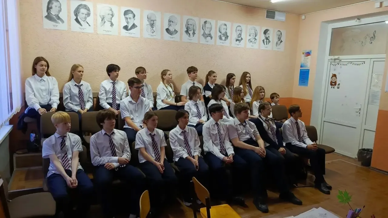 Сегодня прошла онлайн встреча учеников 9-х классов в честь празднования Дня Защитника Отечества с Ге