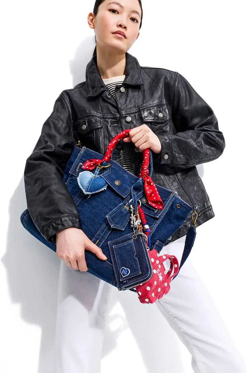 Gap превращает свои джинсы и худи в сумки. В линейке GapBags - пять моделей, включая «H...