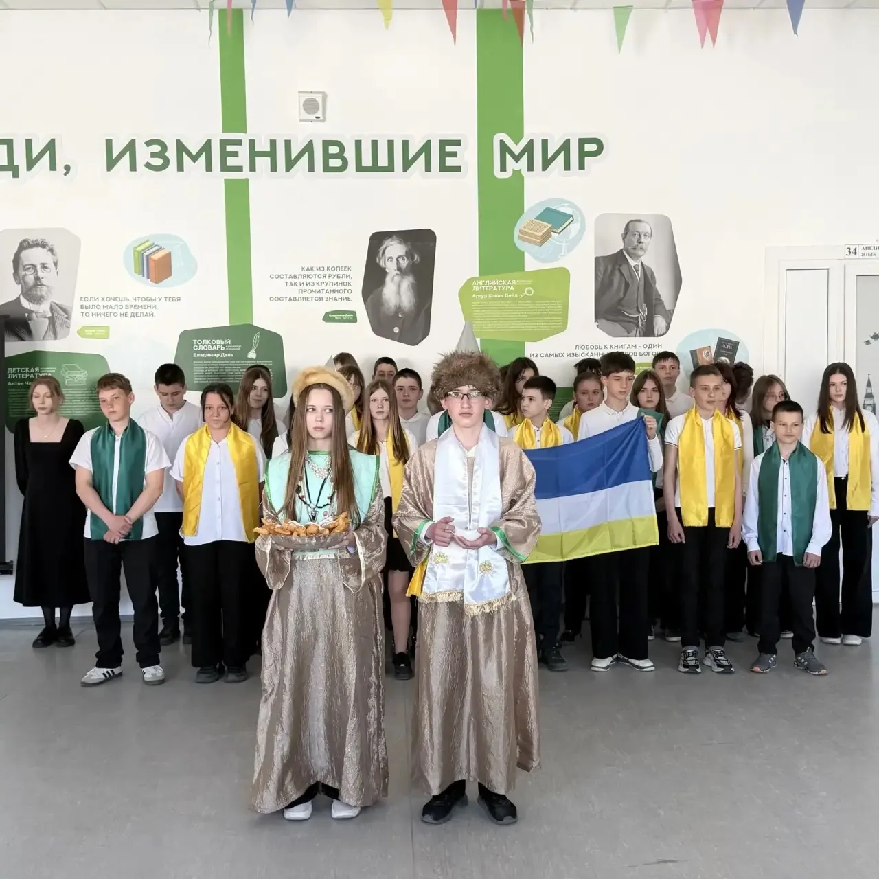 Сегодня в МБОУ СОШ №3 завершился удивительный фестиваль народов России! 🎉  Это был яркий праздник ку