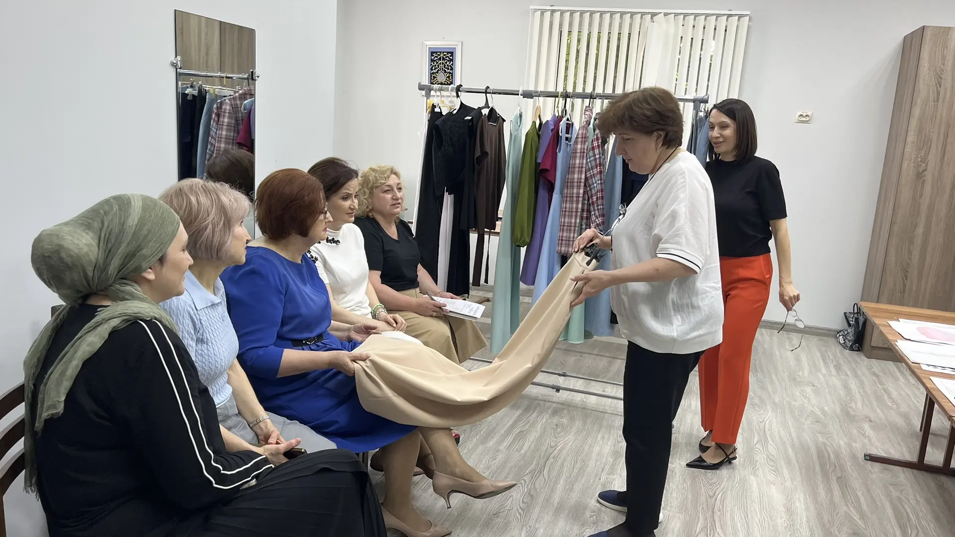 Преподаватель Семёнова Мадина. Класс «Дизайн одежды»