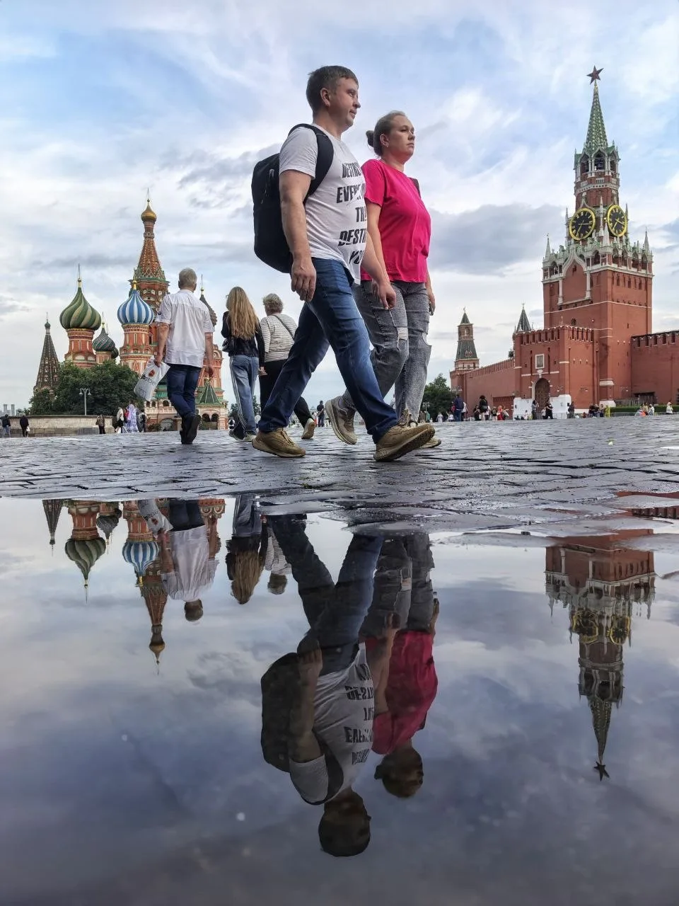 Дождливый понедельник, в Москве похолодало. Дожди прогнозируют на всю рабочую неделю. 

27 июля возд