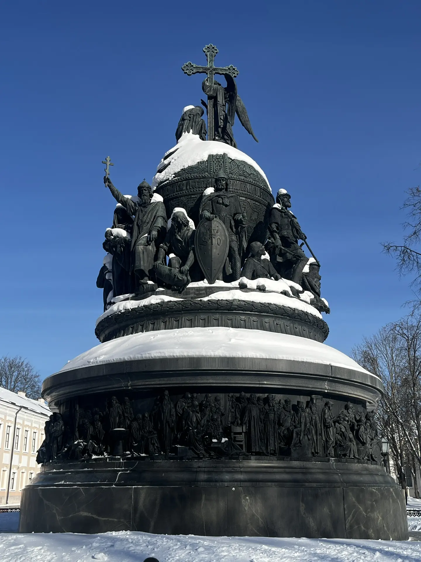 С Днём защитника Отечества, мужики!  Решил я к 23 февраля приурочить поездку в Великий Новгород. Пер