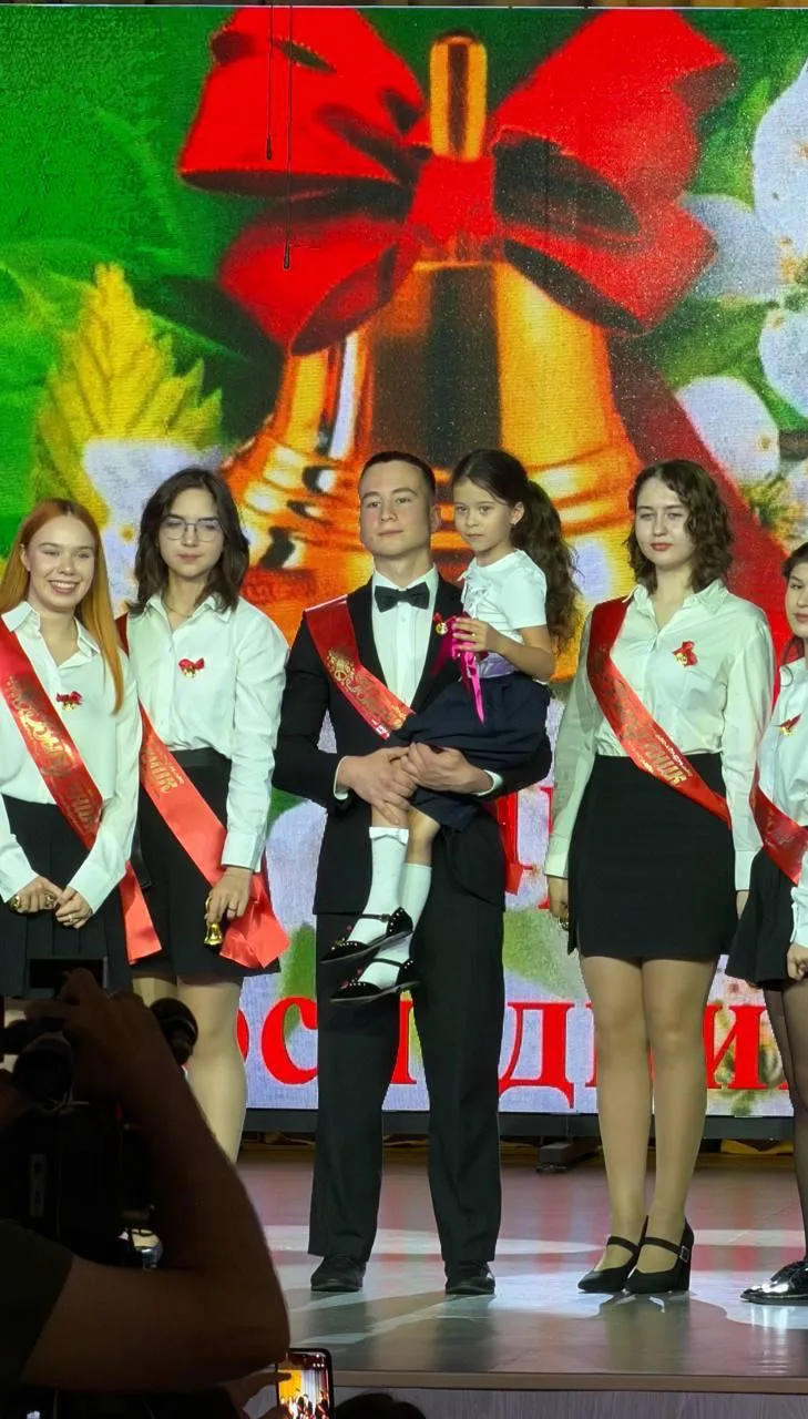 СЕГОДНЯ У МОЕГО СЫНА БЫЛ ПОСЛЕДНИЙ ЗВОНОК 🔔  У меня сегодня праздник!  Мой старший выпустился — сего