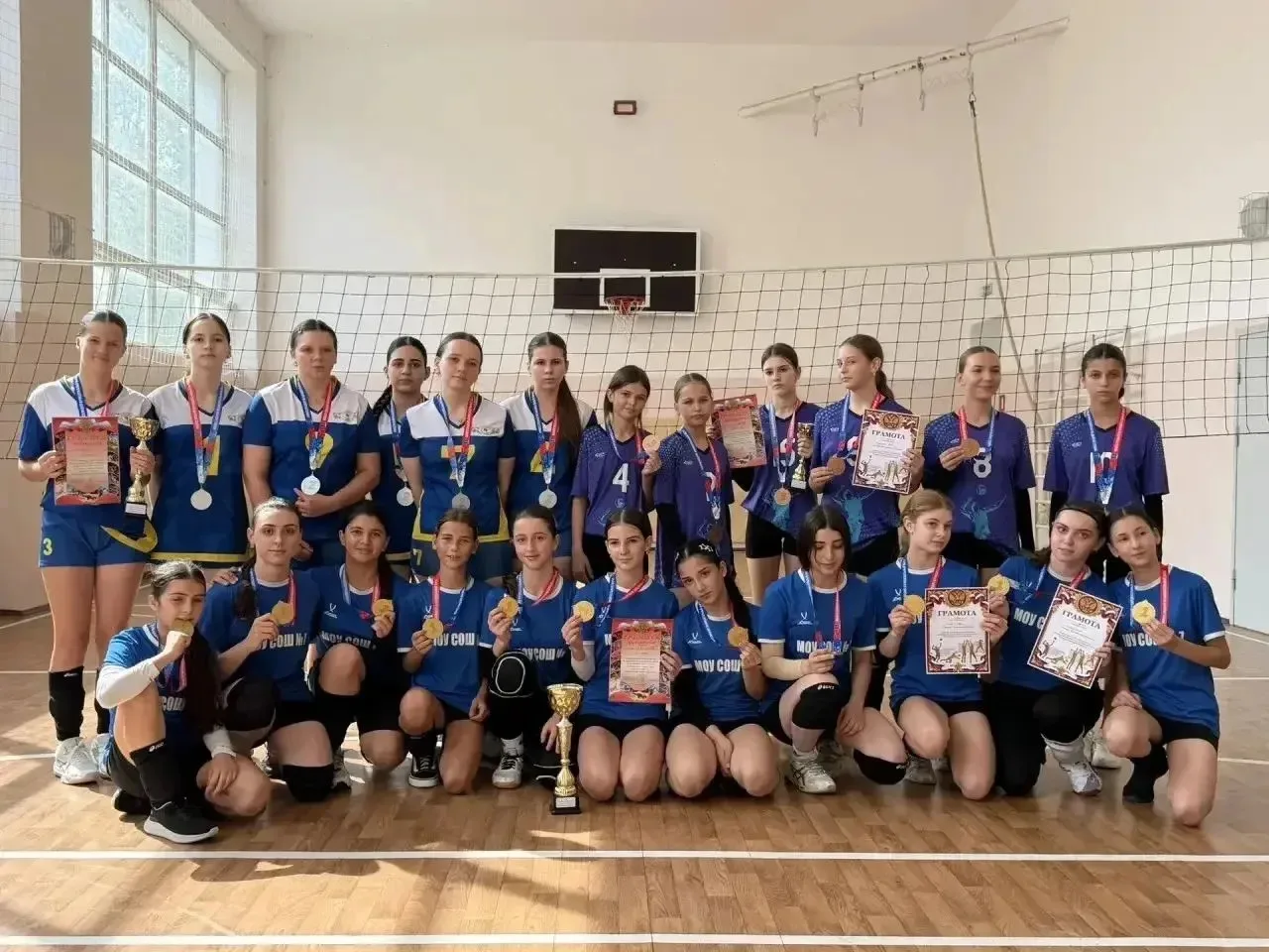 🤾🏽‍♀🏐 В спортивном зале МОУ «СОШ № 7» села Долиновка состоялся товарищеский турнир п...
