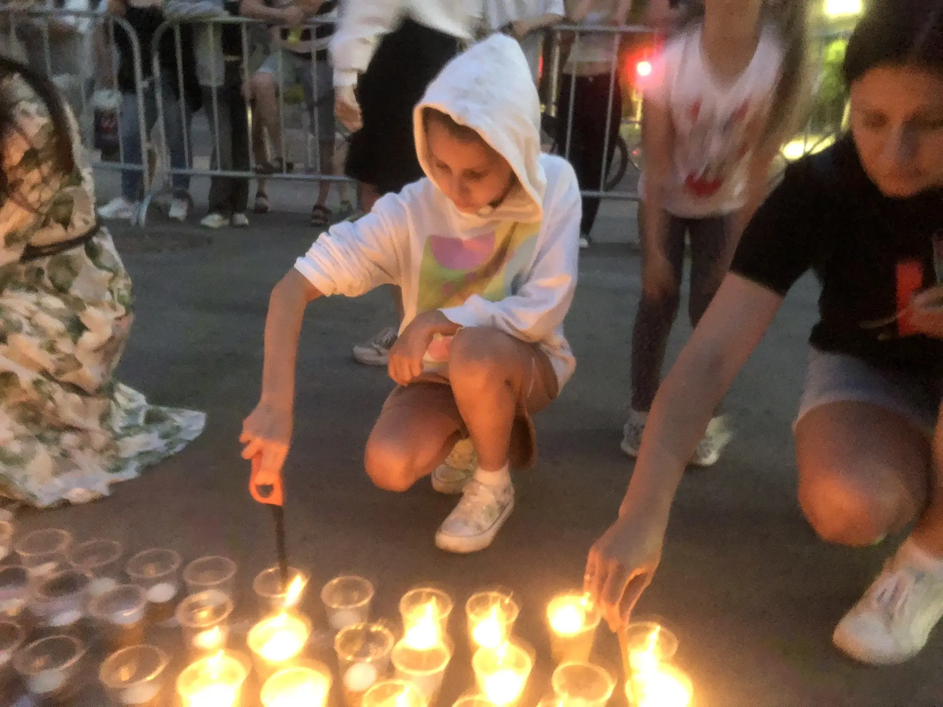 В Новокузнецке в рамках акции «Огненные картины войны», приуроченной к 22 июня, зажгли ...