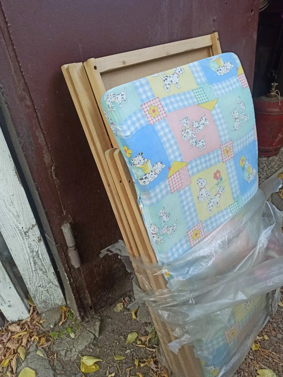 Продам детскую кроватку с матрасом