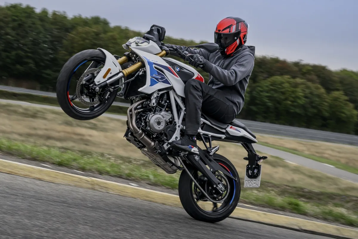 Неяпонец: BMW F 450 R - легкий и агрессивный уличный мотоцикл в необычном формате