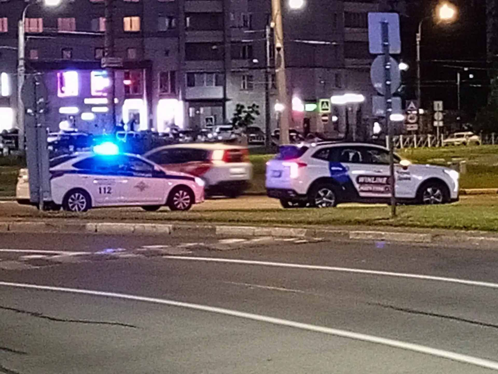 На площади Сикорского, каршеринг выехал на встречку в лоб сотрудникам ДПС. 
Результат не заставил се